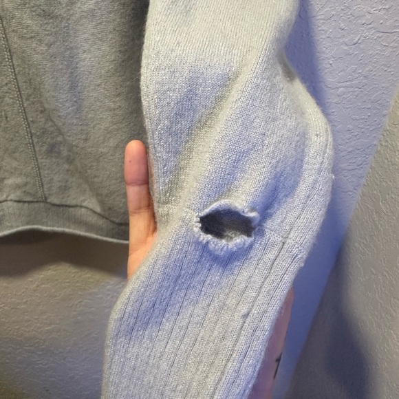 Joie 100% Cashmere Sweater Women’s Light Blue Genuine Cashmere / Hole/Flawed - Picture 8 of 8